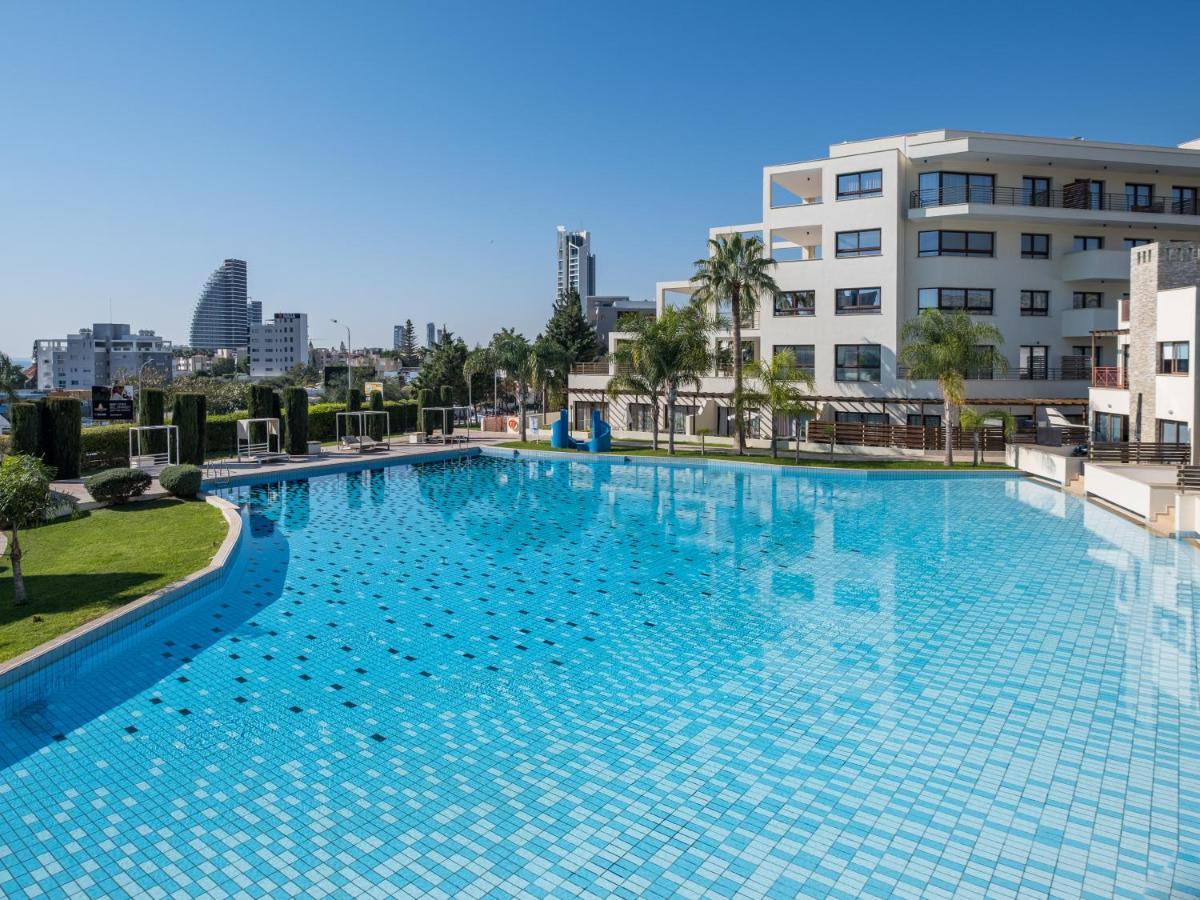 Sanders Aqua Park Resort - Precious 3-Bedroom Holiday Home With Shared Pool ليماسول المظهر الخارجي الصورة