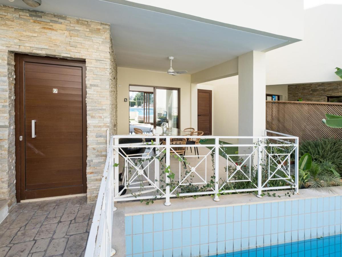 Sanders Aqua Park Resort - Precious 3-Bedroom Holiday Home With Shared Pool ليماسول المظهر الخارجي الصورة