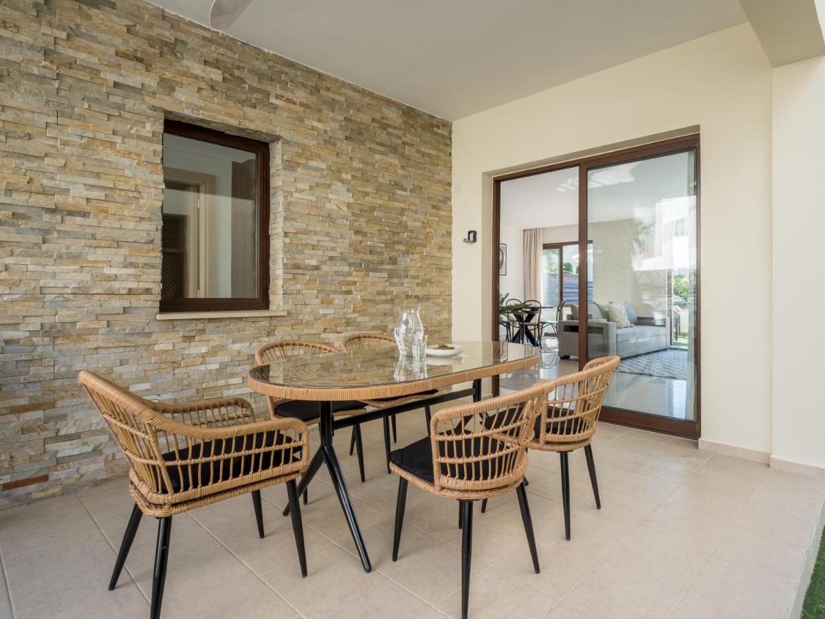 Sanders Aqua Park Resort - Precious 3-Bedroom Holiday Home With Shared Pool ليماسول المظهر الخارجي الصورة