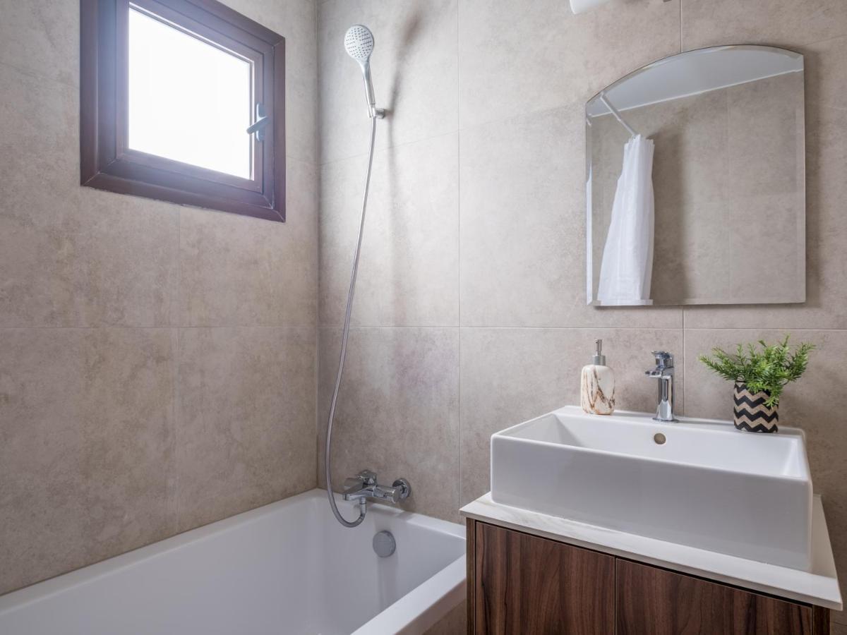 Sanders Aqua Park Resort - Precious 3-Bedroom Holiday Home With Shared Pool ليماسول المظهر الخارجي الصورة